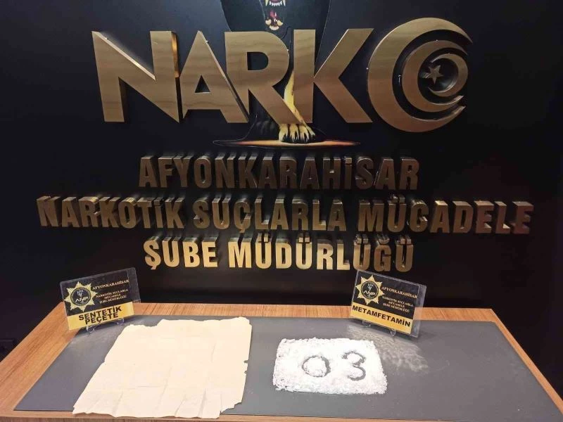 Uyuşturucuyu peçeteye emdirdiler ama polisin dikkatinden kaçmadılar
