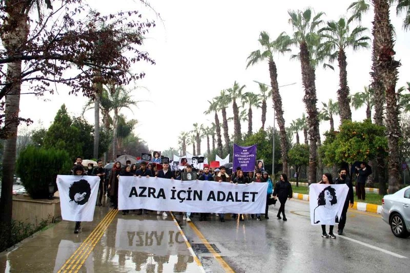 Arkadaşları yağmur altında Azra için adalet istedi
