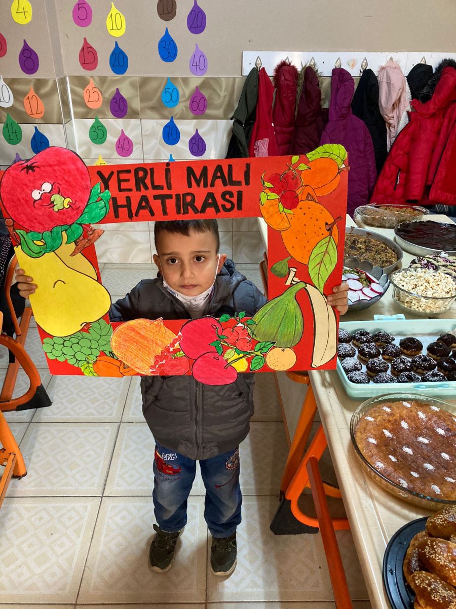 Birinci sınıf öğrencileri yerli malı haftasında illerinin yemeklerini aynı anda gördüler