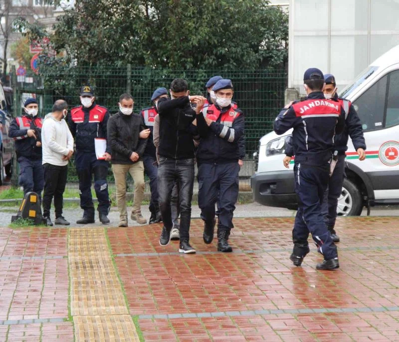 1 tona yakın bakır kabloyu çalarken yakalanan 4 şüpheli serbest bırakıldı
