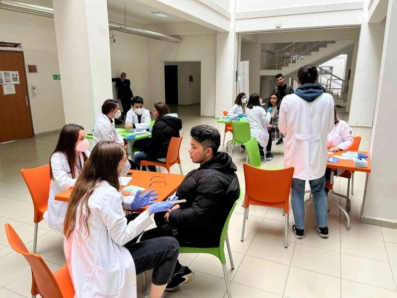 Ağız ve diş sağlığı topluluğundan “ADİT Kampüste-Ağız Taraması Günleri” projesi
