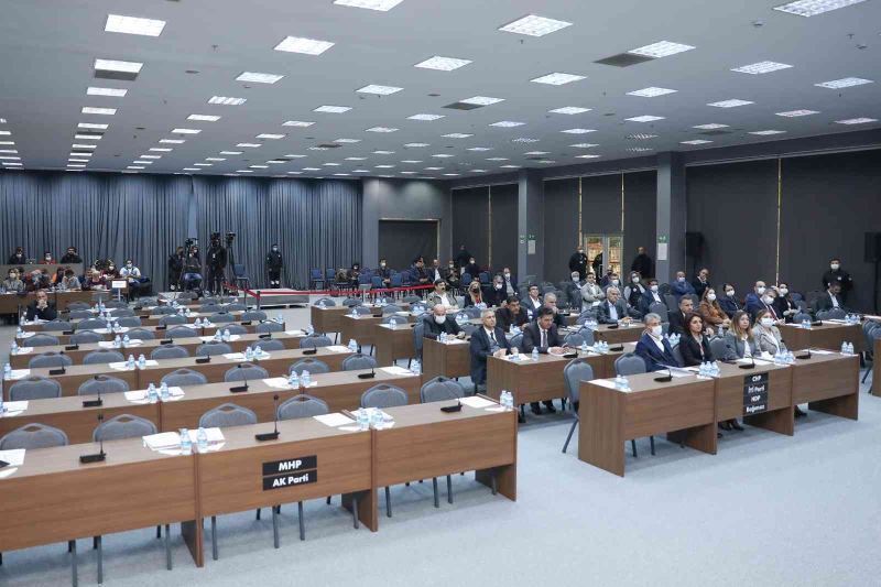 Büyükşehir Belediye Meclisi yeterli çoğunluğa ulaşamadı, toplantı ertelendi
