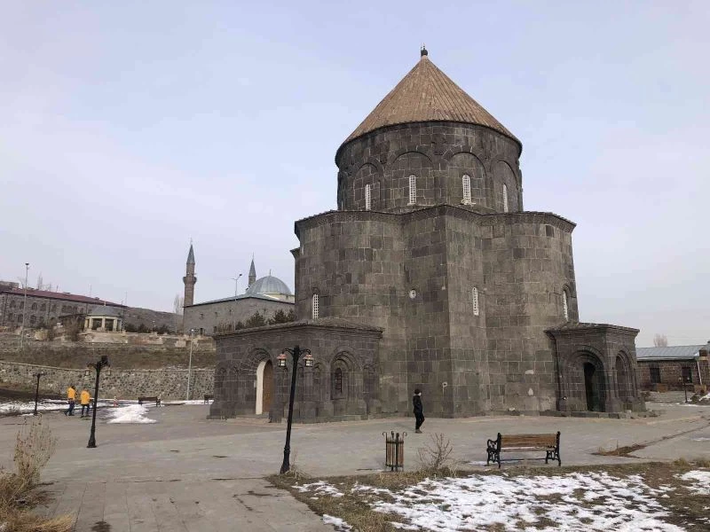 Kars Kalesi ve Kümbet Cami yoğun ilgi görüyor
