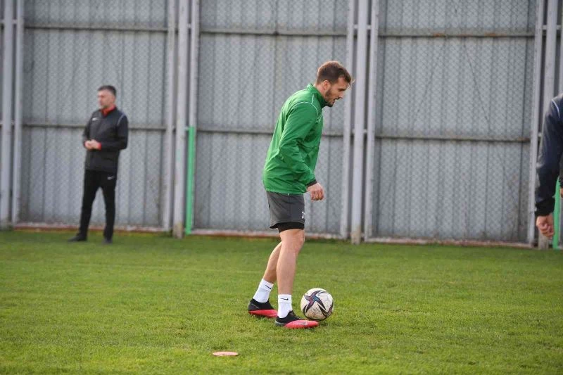 Bursaspor’da Ali Aköz yönetiminde Ümraniyespor maçı hazırlıkları sürdü
