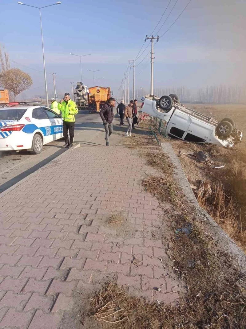 Patlayan su borusunun oluşturduğu buz, kazaya neden oldu
