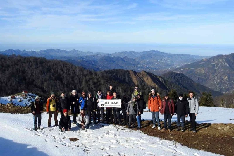 2 bin metreden denizi gördüler
