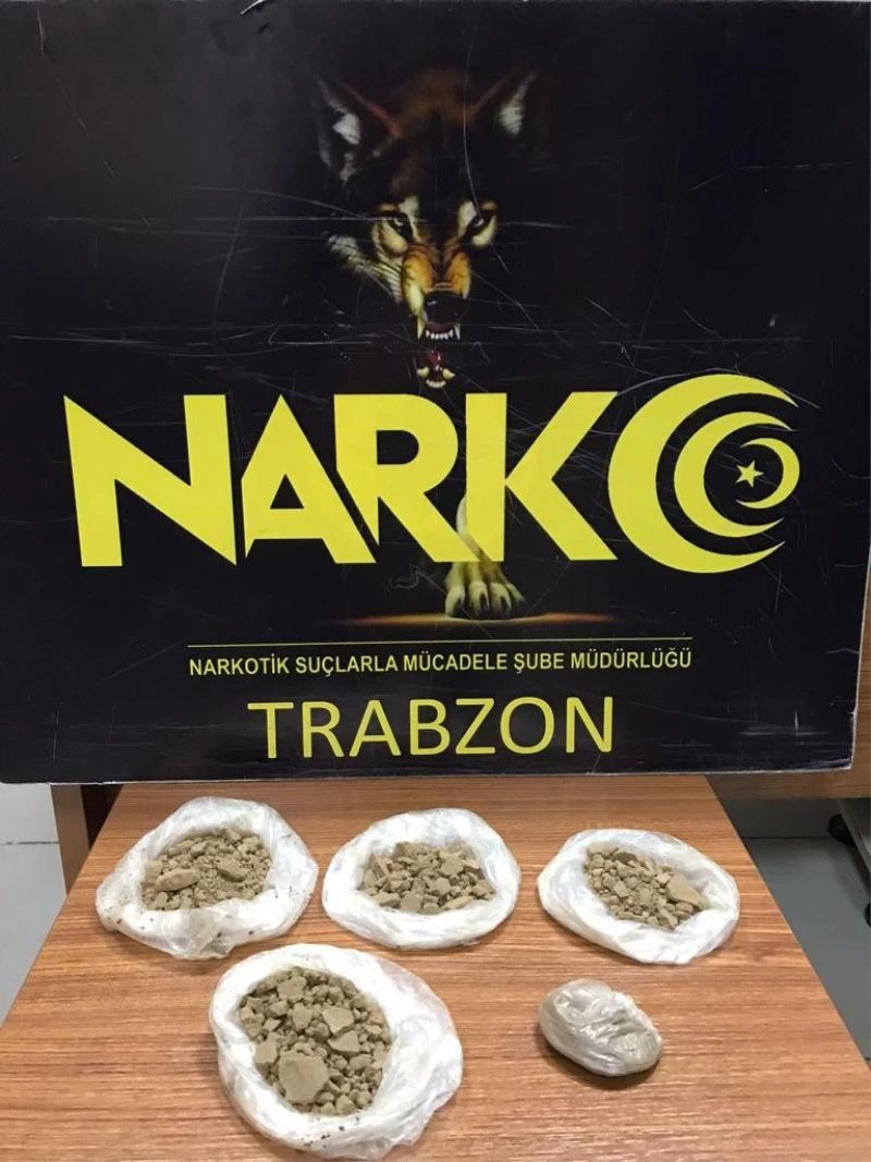 Ayakkabı tabanına gizlenmiş 255,68 gram eroin ele geçirildi
