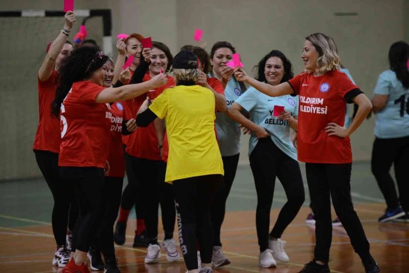 Topuklu kramponlar özel çocuklar için sahaya çıktı
