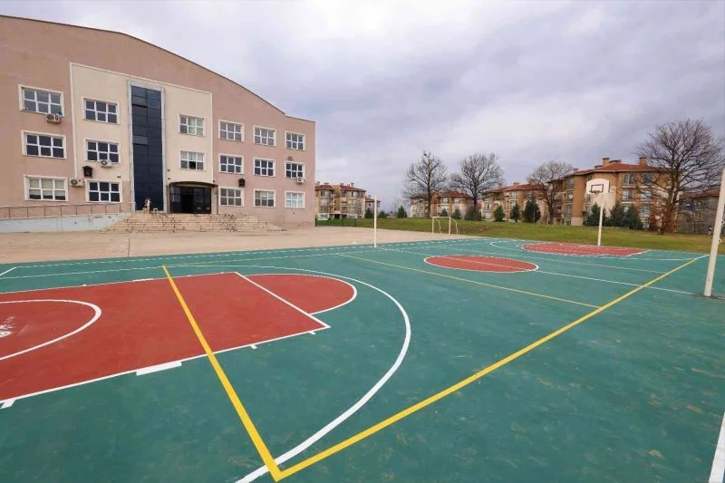 Başiskele’de okul bahçeleri renkleniyor
