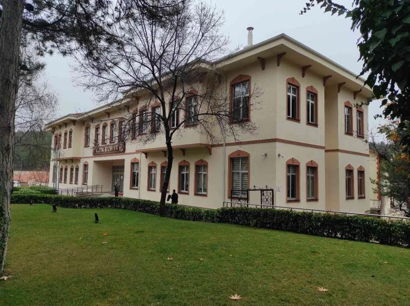 Kendini tuvalete kilitleyen şahıs, belediyeden 3 dizüstü bilgisayar çaldı
