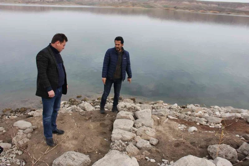 Baraj suları çekilince 4 bin yıllık höyük ortaya çıktı
