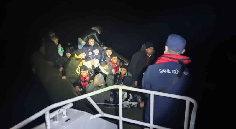 Göçmenler mobil radarla tespit edildi, 16 düzensiz göçmen yakalandı
