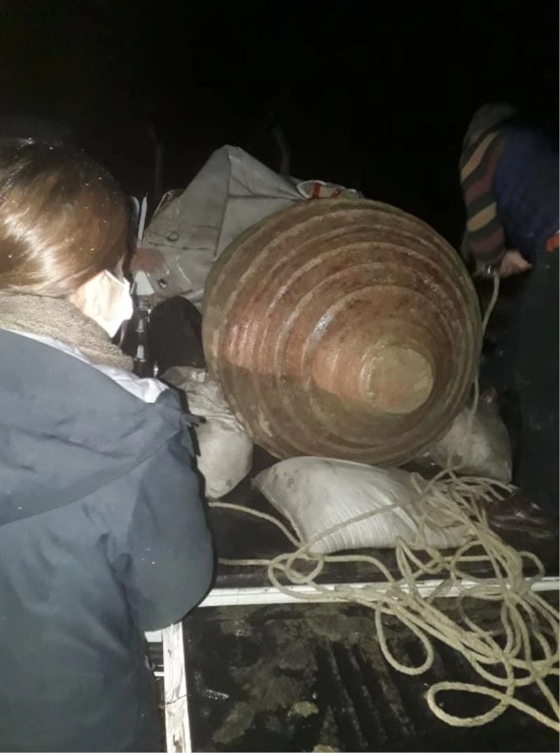 Tarlada Roma döneminden kalma 2 bin yıllık pitos buldu
