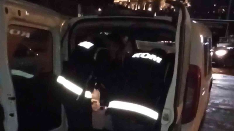 Polisin dikkatinden kaçmadı, aracındaki şişeler ele verdi: 170 litre sahte alkol ele geçirildi

