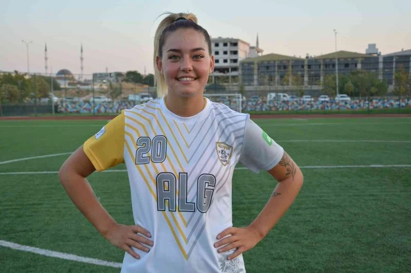 Survivor’a katılacak olan Aycan’a takım arkadaşlarından destek
