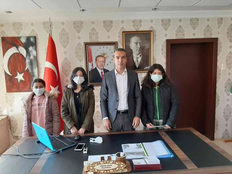 Kaymakam Çiçek, yarışmalarda dereceye giren öğrencileri ödüllendirdi
