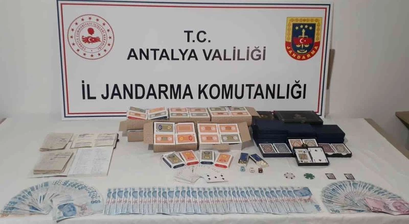 Kahvehanede kumar oynarken yakalanan 19 kişiye, 25 bin 384 lira ceza
