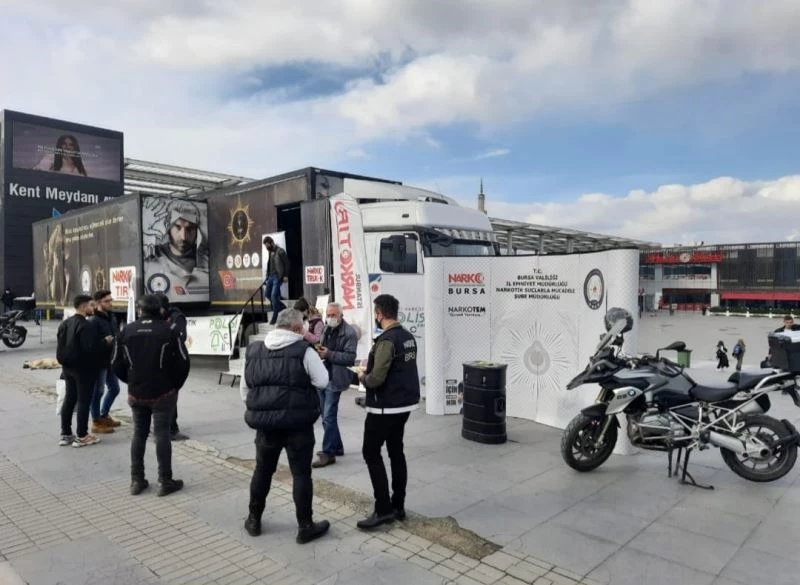 Bursa’da ‘Narko tır’ etkinliğiyle vatandaşlar bilinçlendirildi
