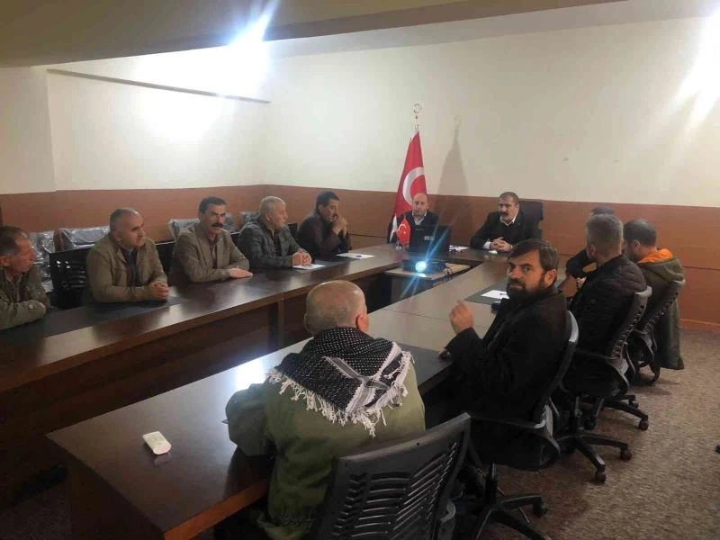 Şenoba Belediye Başkanı Alihan Babat, çiftçilerle bir araya geldi
