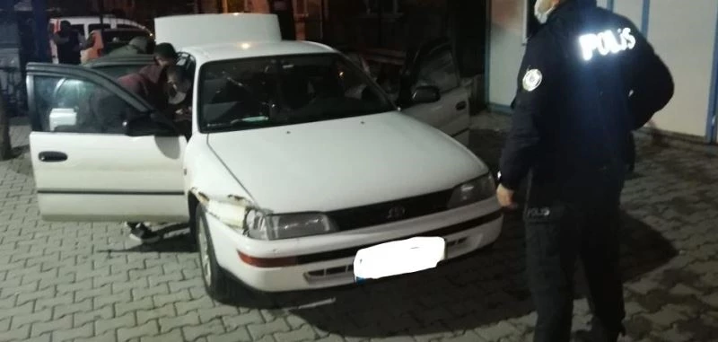 İzmir’de teyp arkasında uyuşturucu zulası
