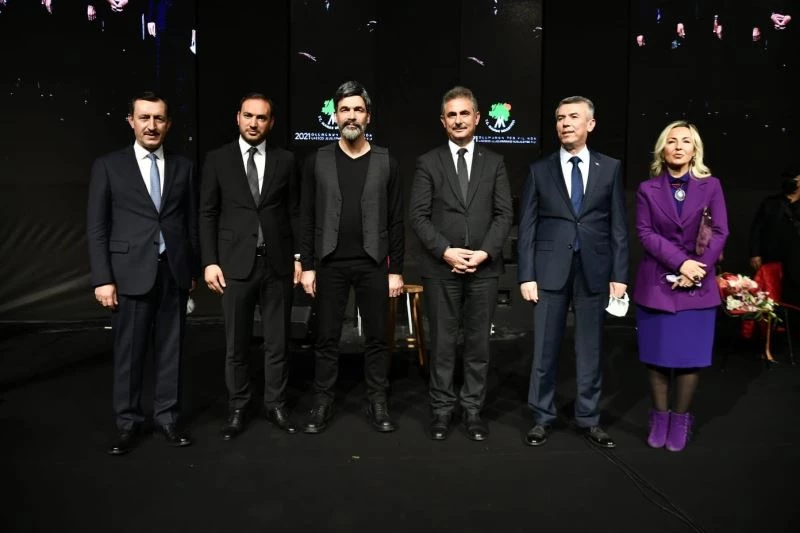 Sanatçı Uğur Işılak Mamaklılara unutulmaz bir gece yaşattı
