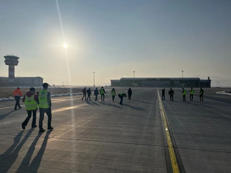 Ağrı Ahmed-i Hani Havalimanı’ında FOD yürüyüşü gerçekleştirildi
