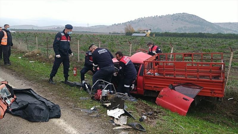 Otostopla bindiği kamyonetin karıştığı trafik kazasında hayatını kaybetti