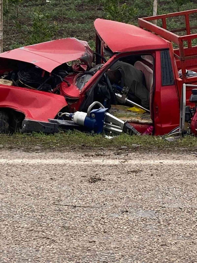 Otostop çekip bindiği araç kaza yaptı, hayatını kaybetti
