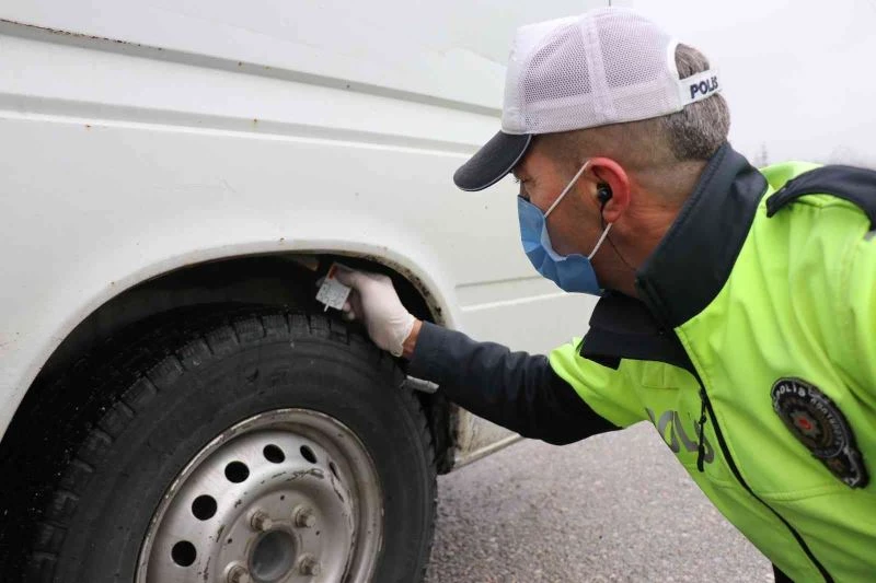 Kış lastiği takmayan 5 sürücüye 4 bin 230 lira ceza

