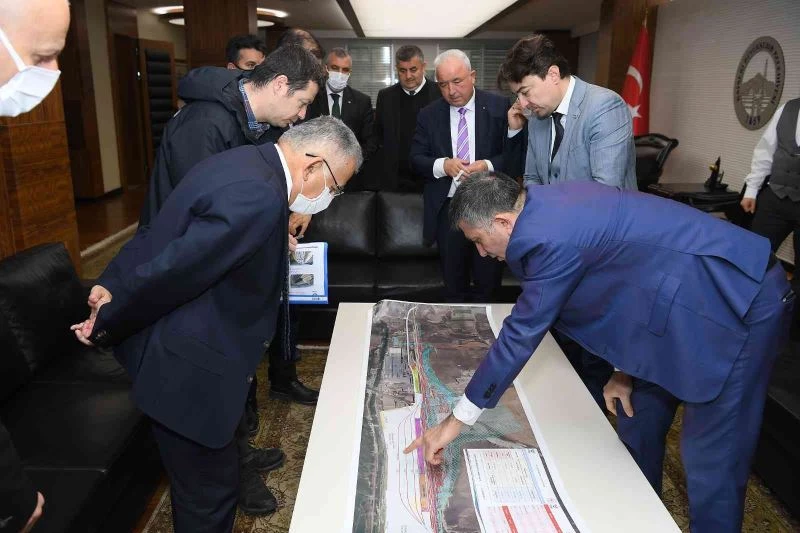 Başkan Büyükkılıç; TCDD Genel Müdürü Akbaş’ı ağırladı
