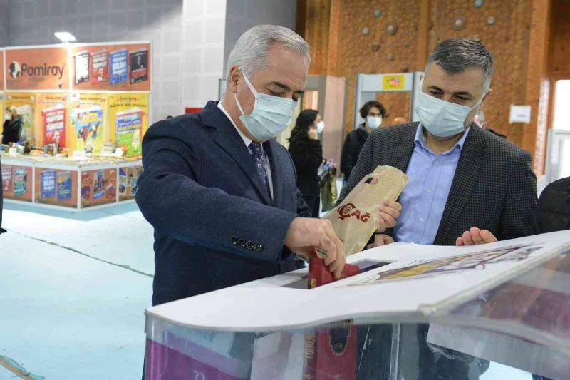 Vali Seymenoğlu: “5. Kitap Fuarı için yayınevleri ve vatandaşlardan çok olumlu geri dönüşler alıyoruz”
