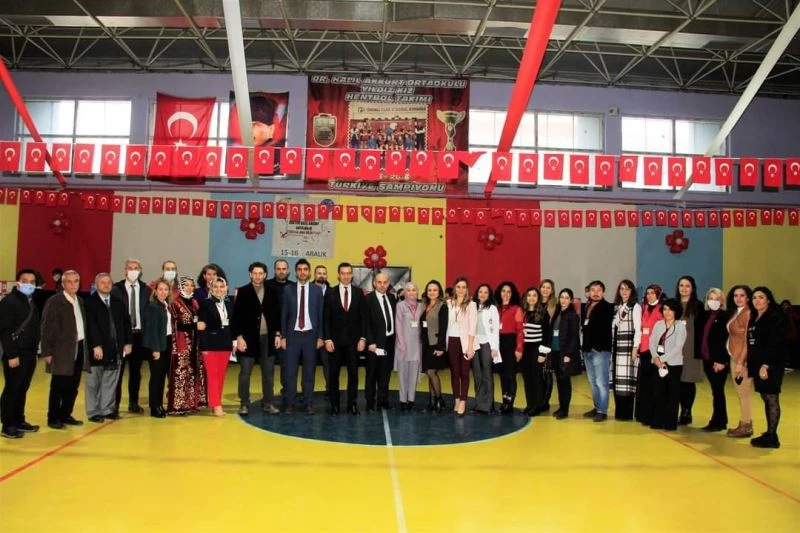Eskişehir Doktor Halil Akkurt Ortaokulu tarafından hazırlanan ‘TÜBİTAK 4006 Bilim Fuarı’ yoğun ilgi gördü
