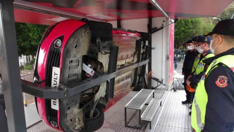 Emniyet kemeri takmanın önemi simülasyonda anlatıldı
