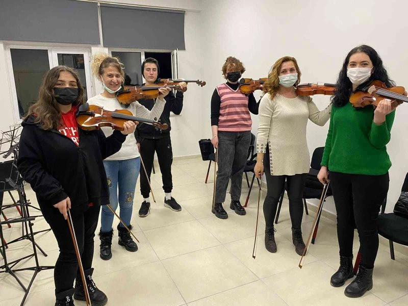 KASMEK’te keman kursları başladı
