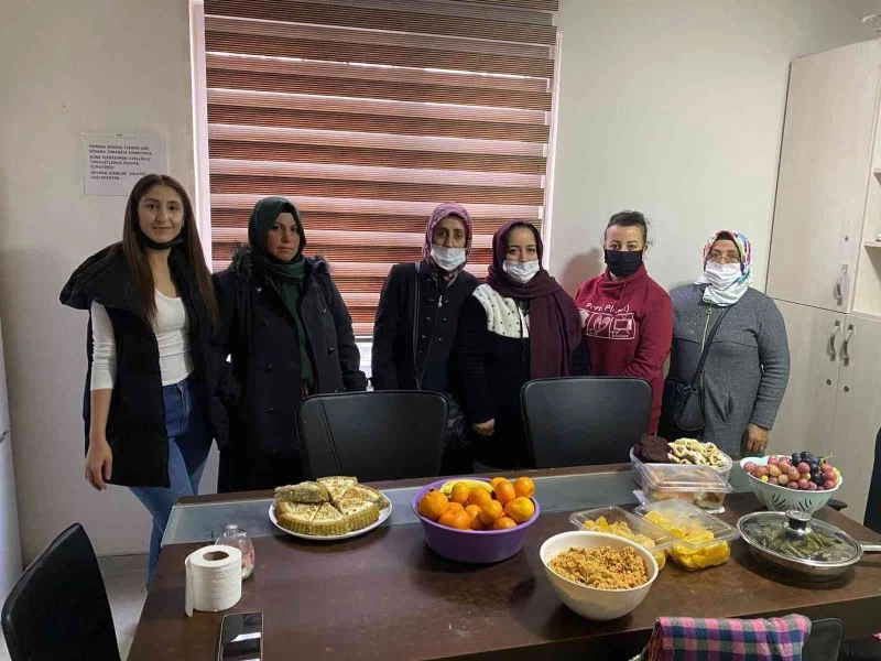 Yiyeceklerini engelli bireylerle paylaştılar
