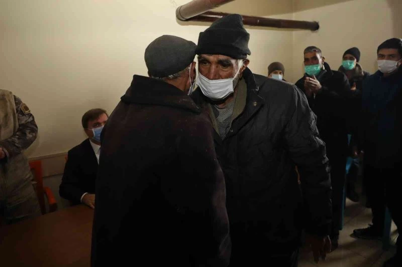 “Köpek yumurtaları yedi” kavgasını Vali Aydoğdu sonlandırdı
