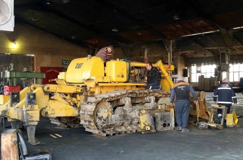 Van Büyükşehir Belediyesi atölyelerinde 6 bin 700 bakım ve onarım işi yaptı
