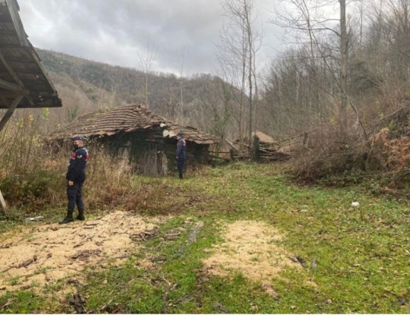 Jandarmadan 21 sürücüye 5 bin 463 lira ceza
