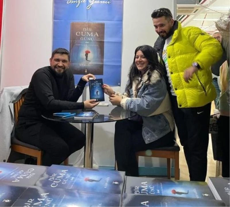 Bir Cuma Günü kitabı fuarlarda yoğun ilgi görüyor
