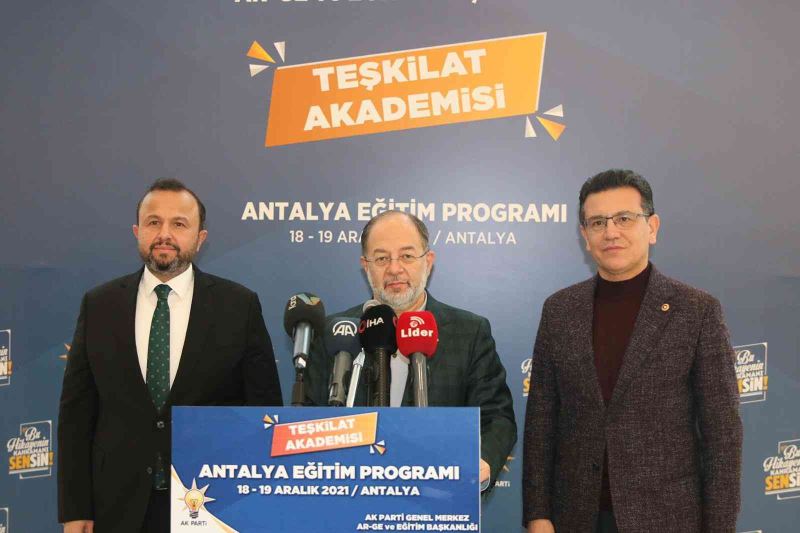 Eski Sağlık Bakanı Recep Akdağ’dan aşı karşıtlarına tepki
