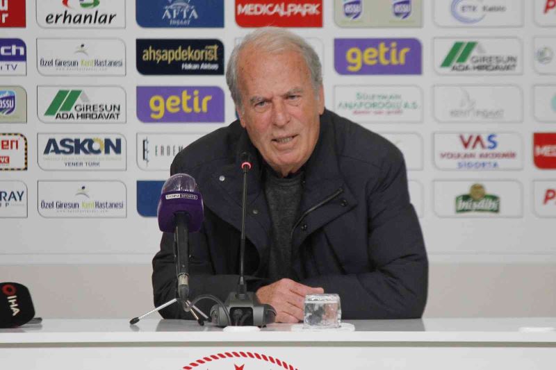 Mustafa Denizli: “Sonuçlar ne olursa olsun takıma güvenim tam”
