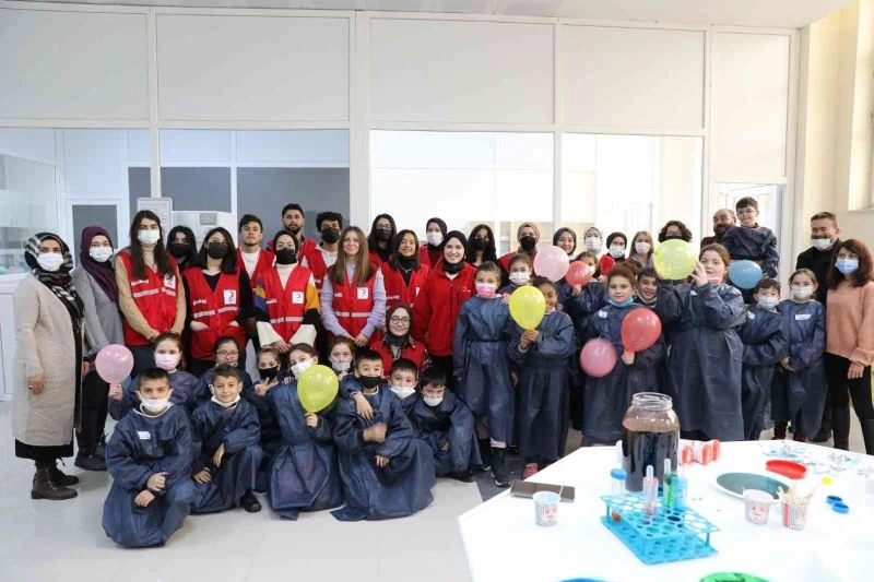 3 gün boyunca hem eğlendiler, hem de bilimsel çalışmalara tanık oldular
