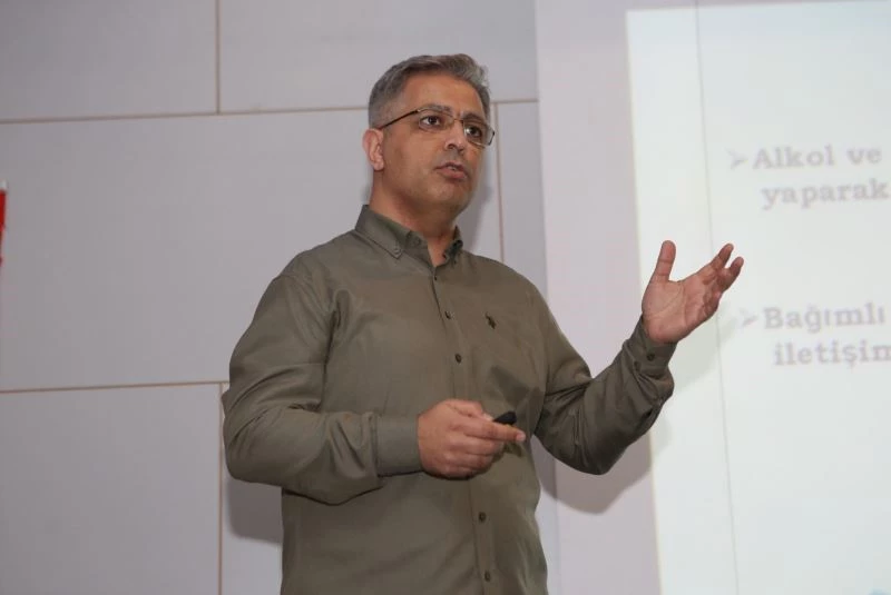 Bağımlılıkla mücadelede alınacak tedbirlere dikkat çekildi
