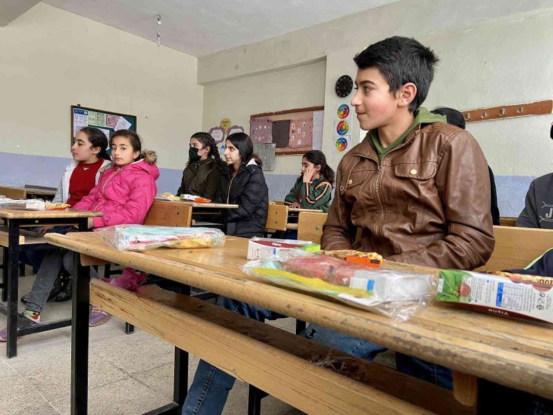 Kızılay Kadın Kolları çocukların kalplerine dokundu
