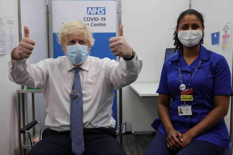 İngiltere Başbakanı Johnson 3’üncü doz aşısını oldu

