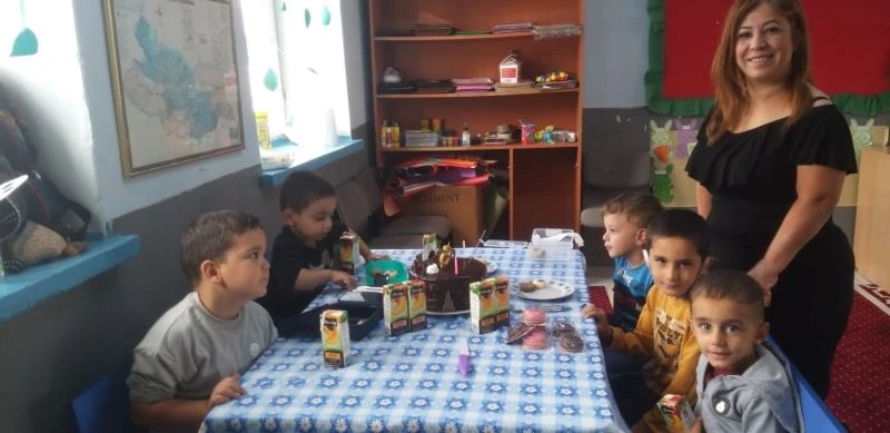 Azmin ismi Yeşim öğretmen: Engelleri aştı, 3 üniversite bitirdi 2’sine devam ediyor
