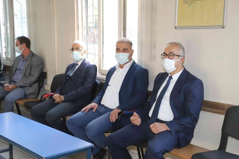 Tutşi daha iyi hizmet için personelle bir araya geldi
