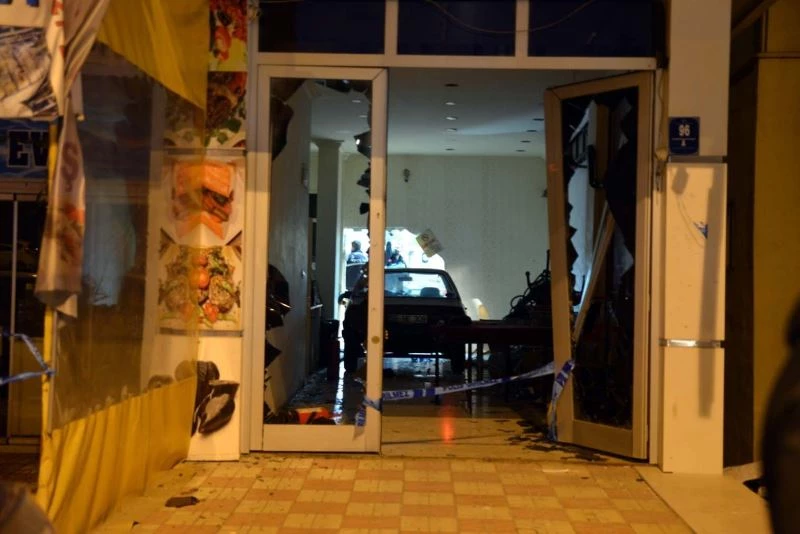 (düzeltme) İş yerine arabayla dalan ortağını tabancayla vurdu: 1 ölü
