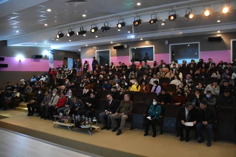 Tatvan Meslek Yüksekokulunda öğrencilere “İnsan İnsana” adlı seminer düzenlendi
