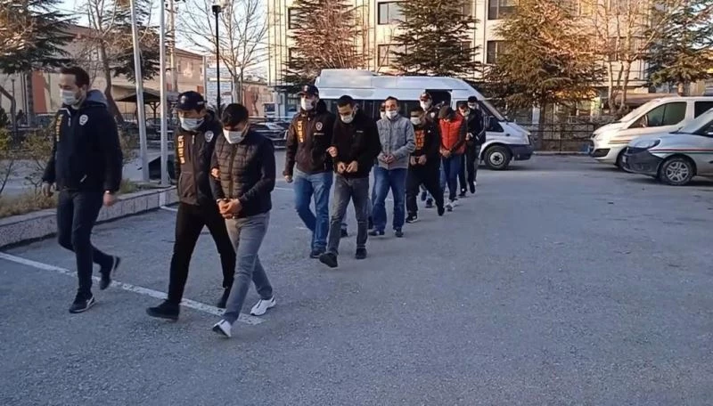 İddaa kuponu satma yalanıyla 451 bin TL’lik vurgun yaptılar
